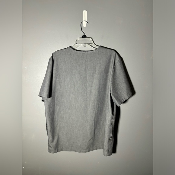 Figs Chisec Three-Pocket Scrub Top Men’s Size XL in Graphite - Picture 3 of 5